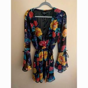 ✨LULU'S LONG SLEEVE FLORAL WRAP DRESS✨